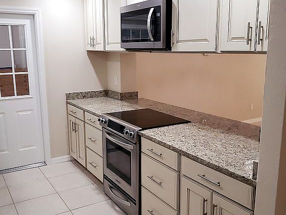 4th image of 7 Laurel Oaks Cir