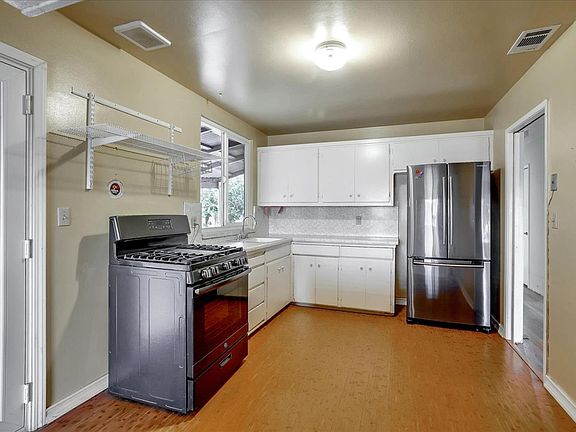 3rd image of 3326 San Marino Ave