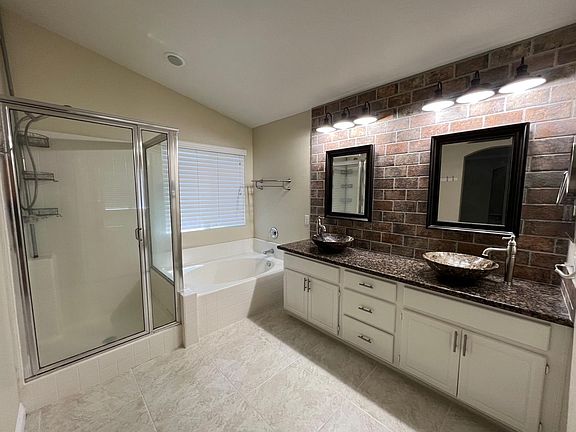 Master bathroom - upstairs