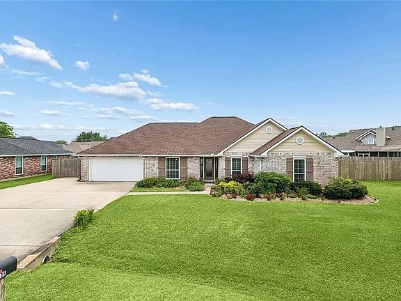 2nd image of 135 Magnolia Ct