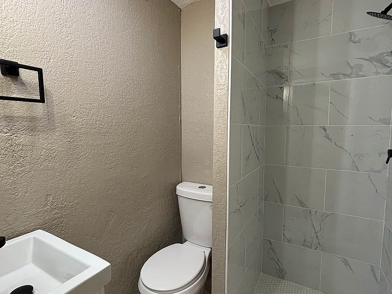 4423 Flora Ave — Photo 10