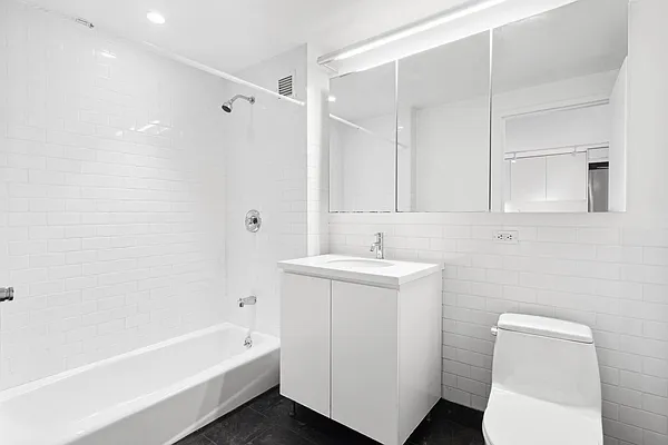 Rented by Fischer Group Realty, LLC | media 11