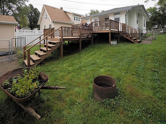 4th image of 2511 S Lemon St