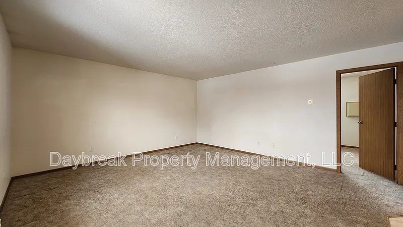 1 bed, 1.0 bath, $795 — Photo 2