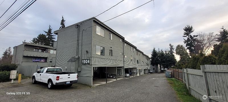3rd image of 1902 -1904 W Casino Road