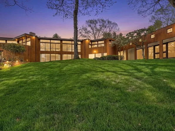 17 Deer Run, Wayland, MA 01778