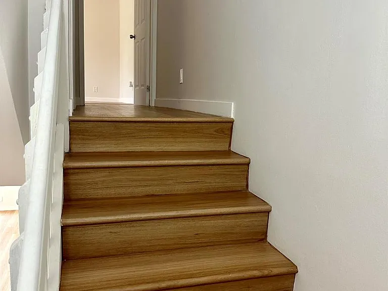 8074 Severn Dr — Photo 14