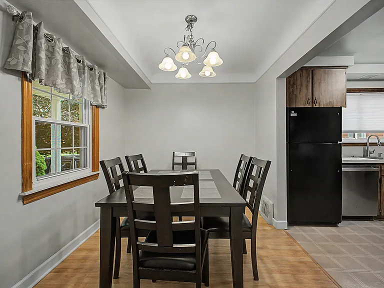 15587 Russell Ave — Photo 9