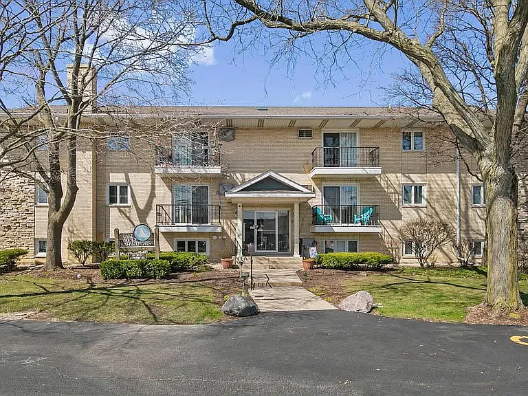 84 W Belvidere Rd — Photo 1
