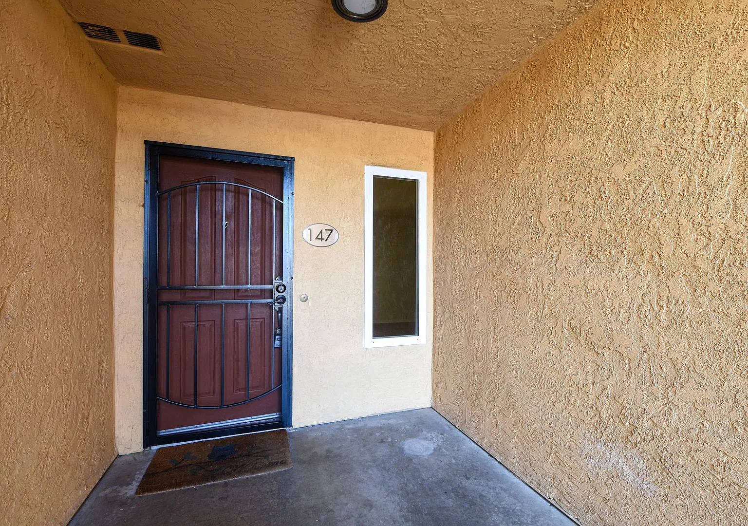 Newly Renovated 2 Bedroom Condo in Oceanside — Photo 2