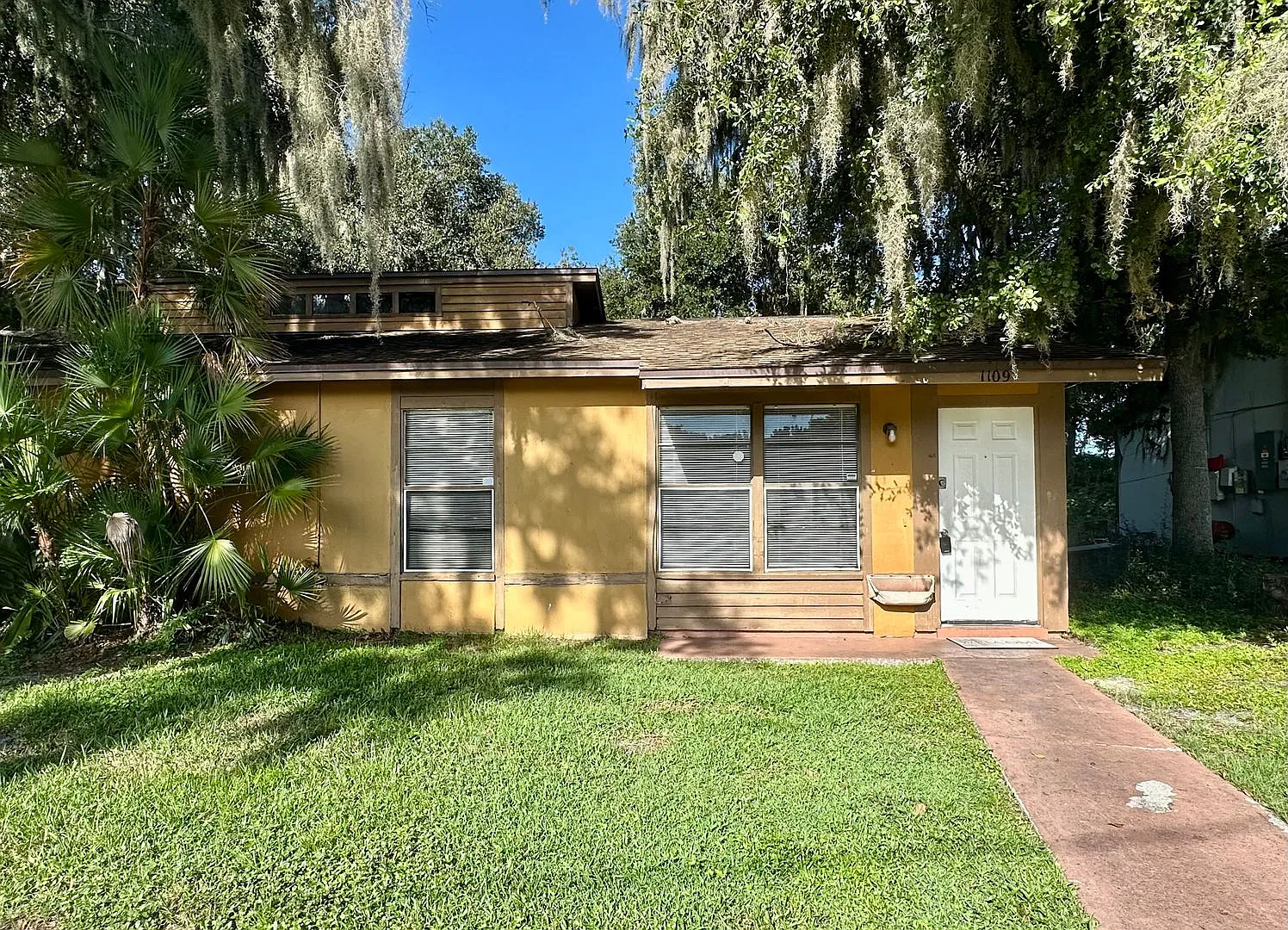 1109 - 1111 Old South Drive — Photo 1