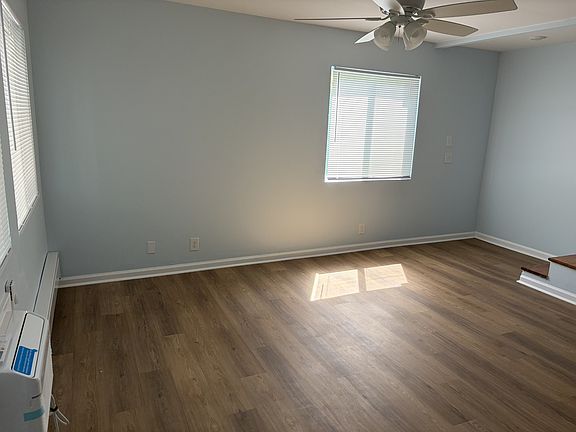 2nd image of 550 Harding Pl APT C105