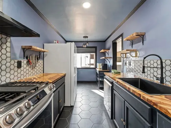 943 N Midway Dr, Escondido, CA 92027