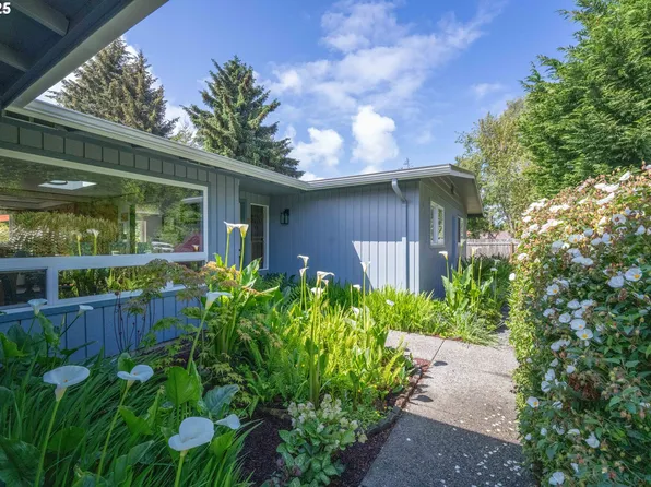 90726 Sand Dollar Ln, Coos Bay, OR 97420