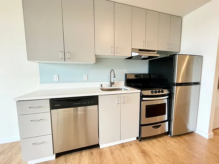 Bayview West Apartments — Photo 21