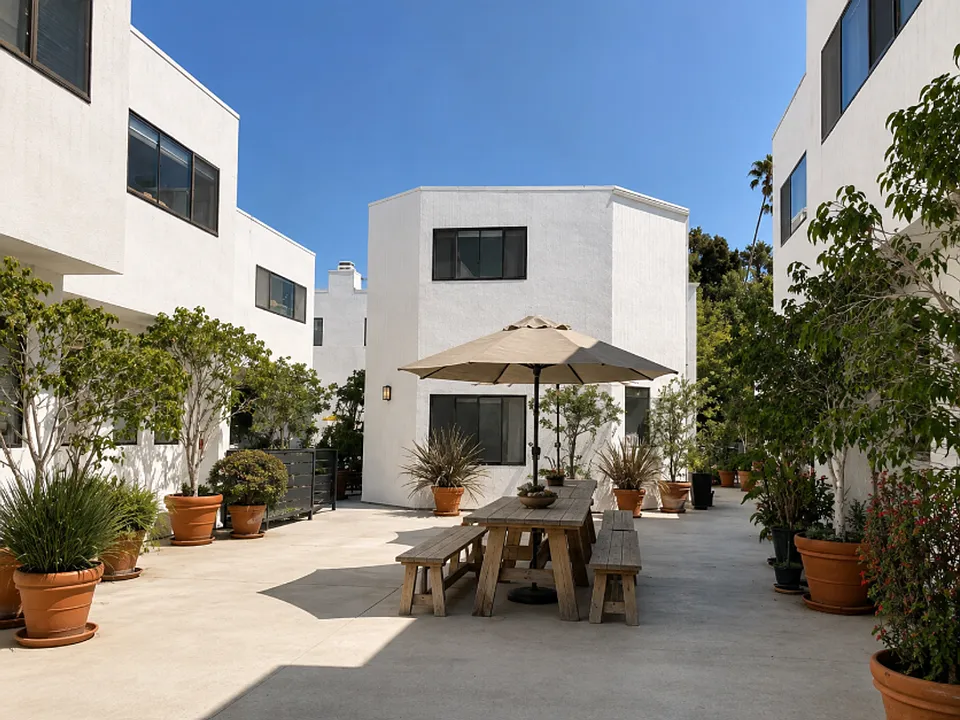 2500 Abbot Kinney Blvd