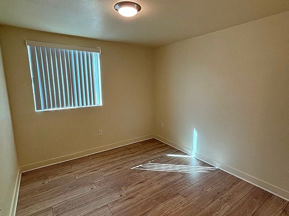 5th image of 811 W 79th St