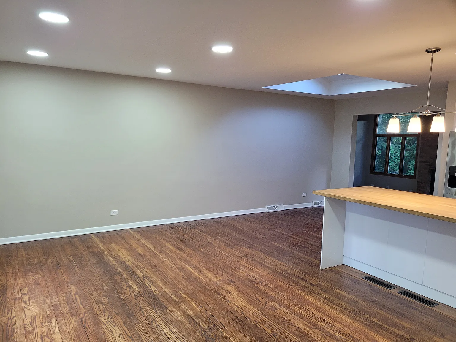 4 bed, 2093 sqft, $3,500 — Photo 3