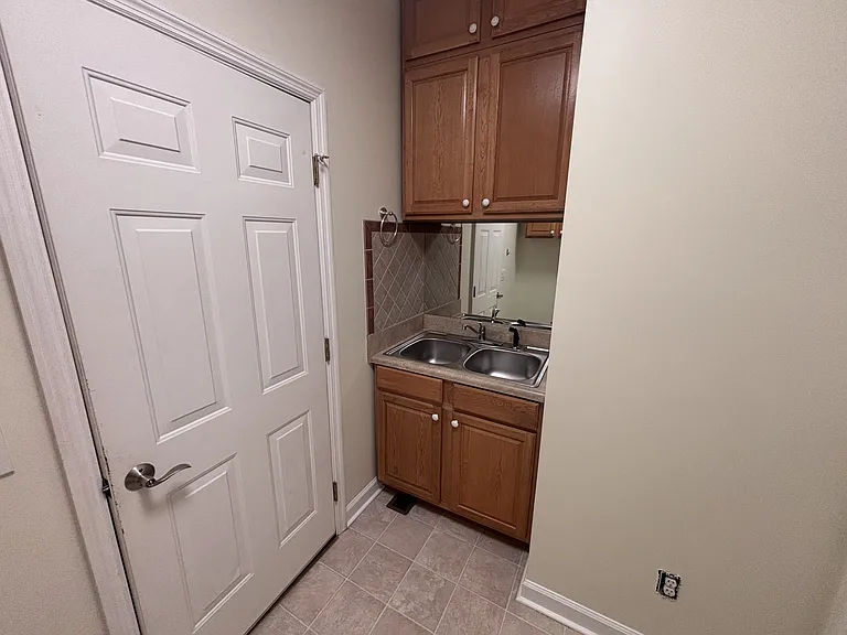 105 Lake View Dr E — Photo 4