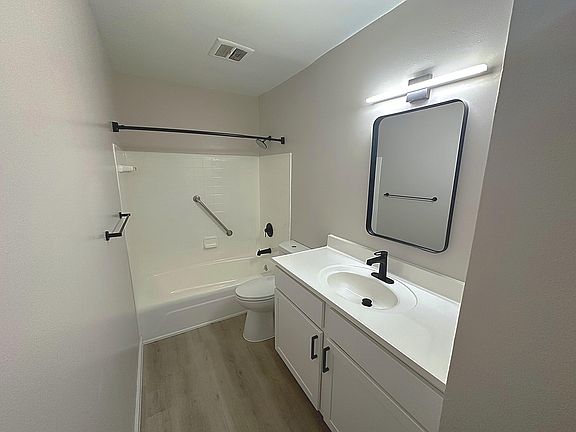 4th image of 4430 Brookline Ct #2B-1Ba-1046Sqft