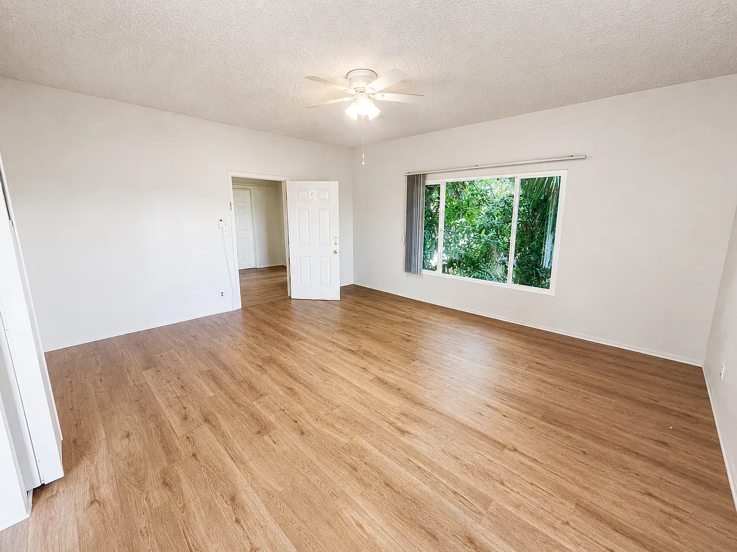 515 E Valencia Ave — Photo 4