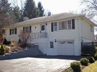 4 Starglo Dr, Hampton, NJ 08827