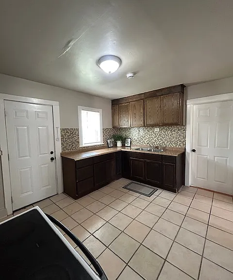 1409 S Western St — Photo 12