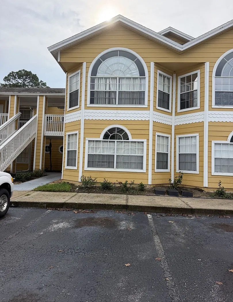 Ground Floor Spacious Condo in Gated Community — Photo 3