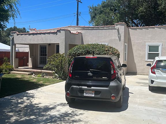 2nd image of 1047 N Rose Ave