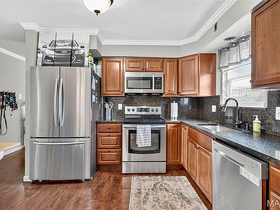 3rd image of 3434 Laura Ln