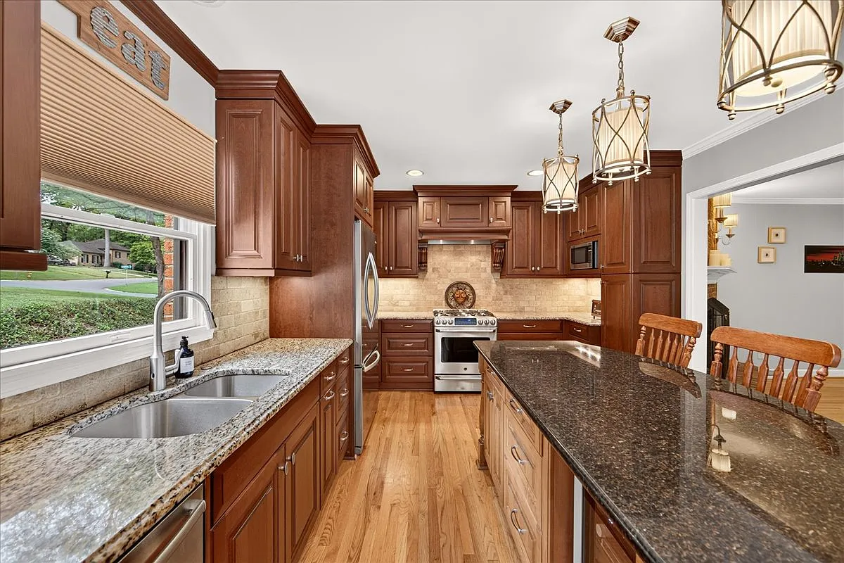 Bearmore Dr, Charlotte — Photo 3