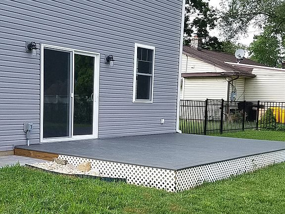 200 sqft composite rear deck