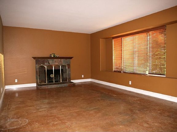 2nd image of 753 Melrose Pl