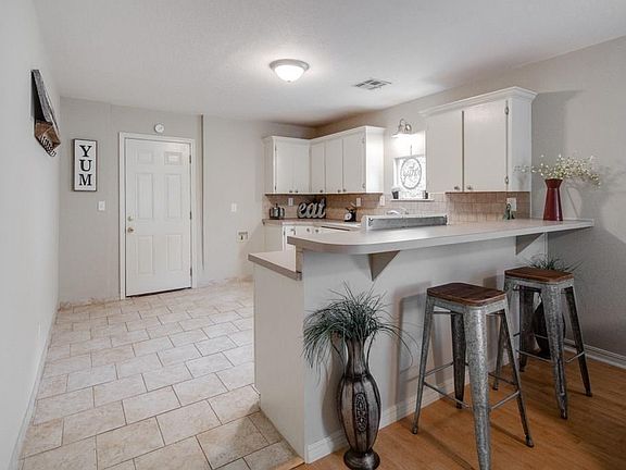 4th image of 1603 Alma Blvd