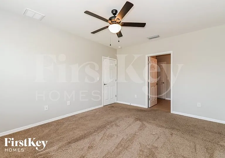 217 SE 27th St — Photo 8