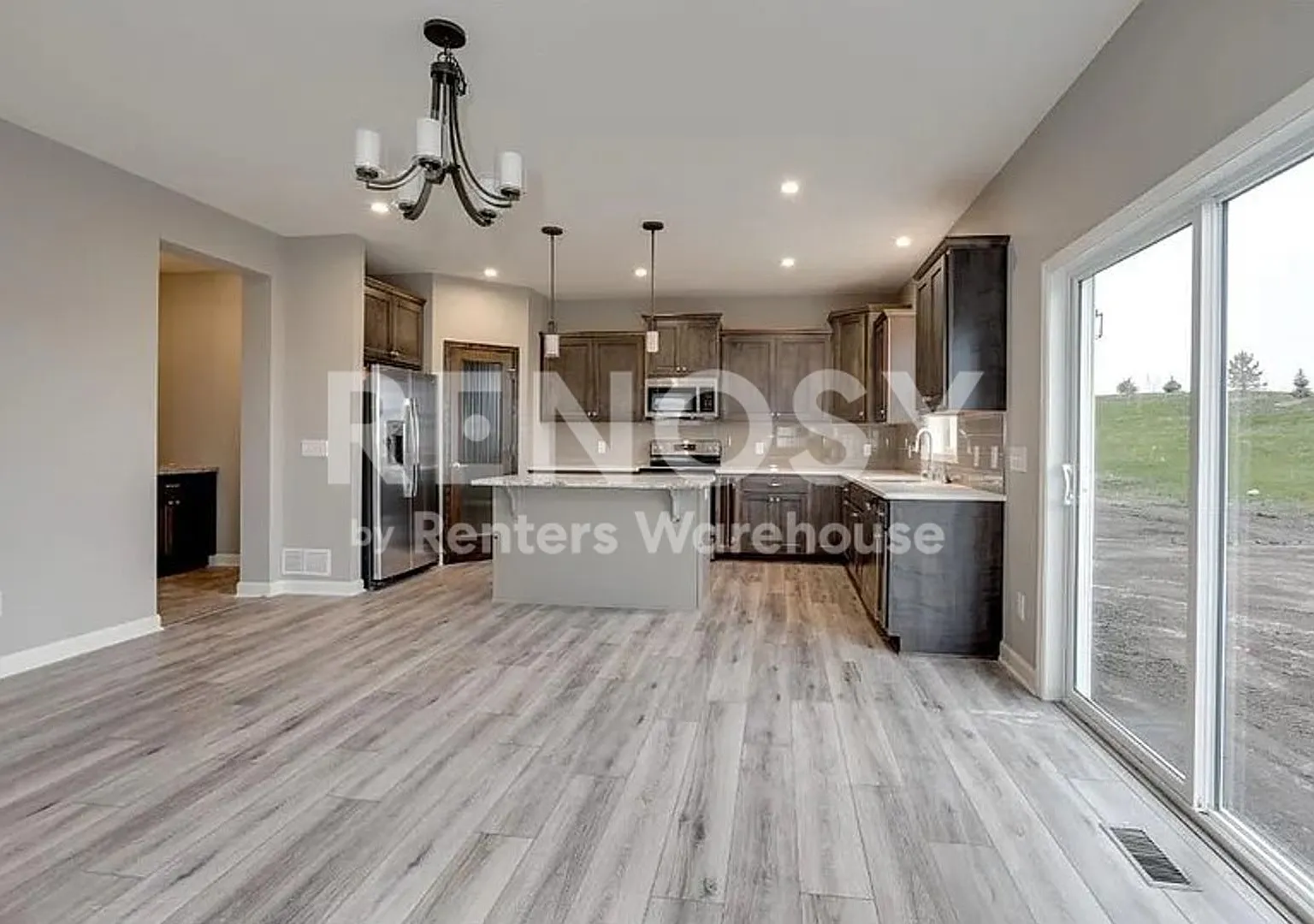 Spacious 4 Bedroom 2.5 Bath Home in Cologne — Photo 3