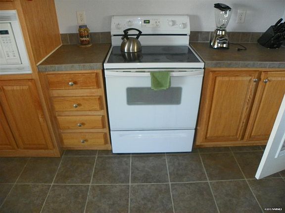 5th image of 2430 Holly Ave