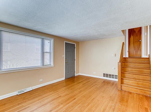 3rd image of 9209 Burlington Ave