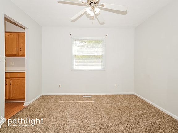 3rd image of 907 Woodcreek Ct