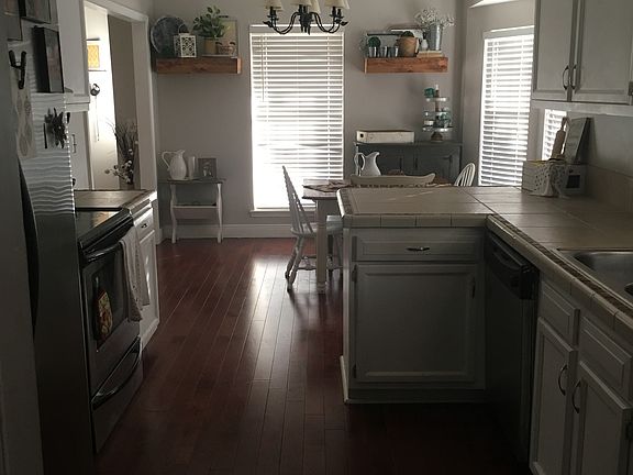 Kitchen/ Vaulted Ceilings 