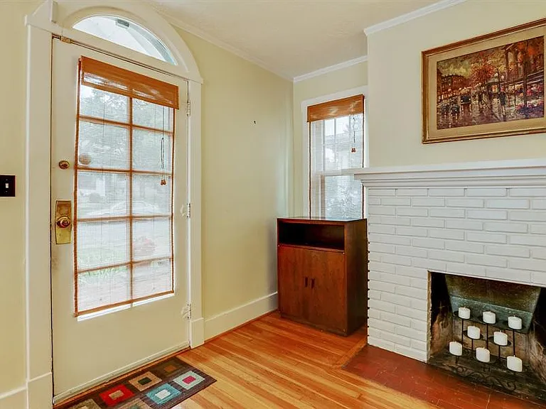 5121 Grand Ave — Photo 2