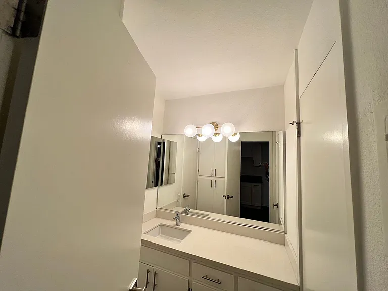 11853 Kling St — Photo 28