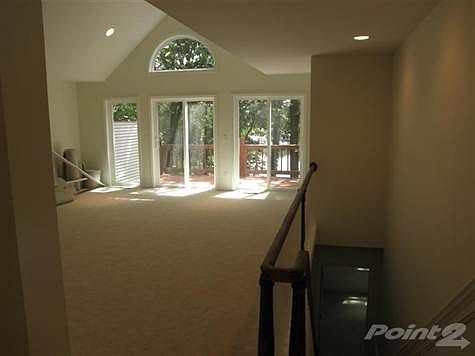 3rd image of 550 Heritage Dr