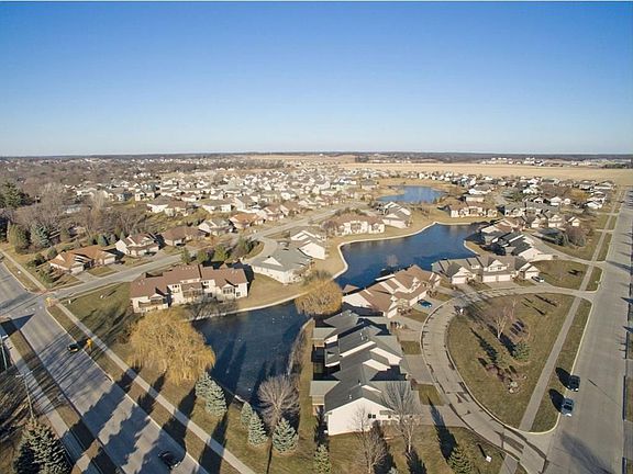 3rd image of 20 E Tartan Dr