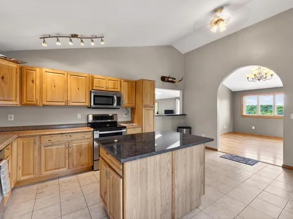 1 Echo Lake Road, Boothbay Harbor, ME 04538