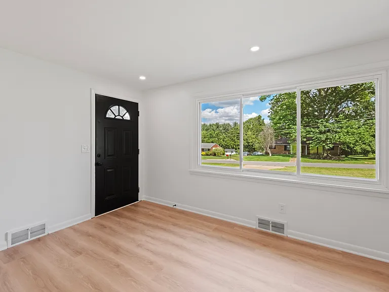 Valley View Dr — Photo 9
