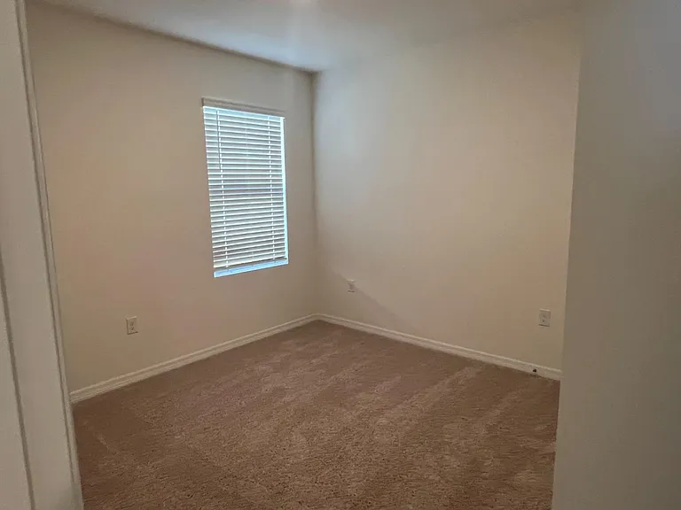 528 Boardwalk Ave — Photo 8