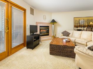 210 N Shore Dr APT 6, South Haven, MI 49090
