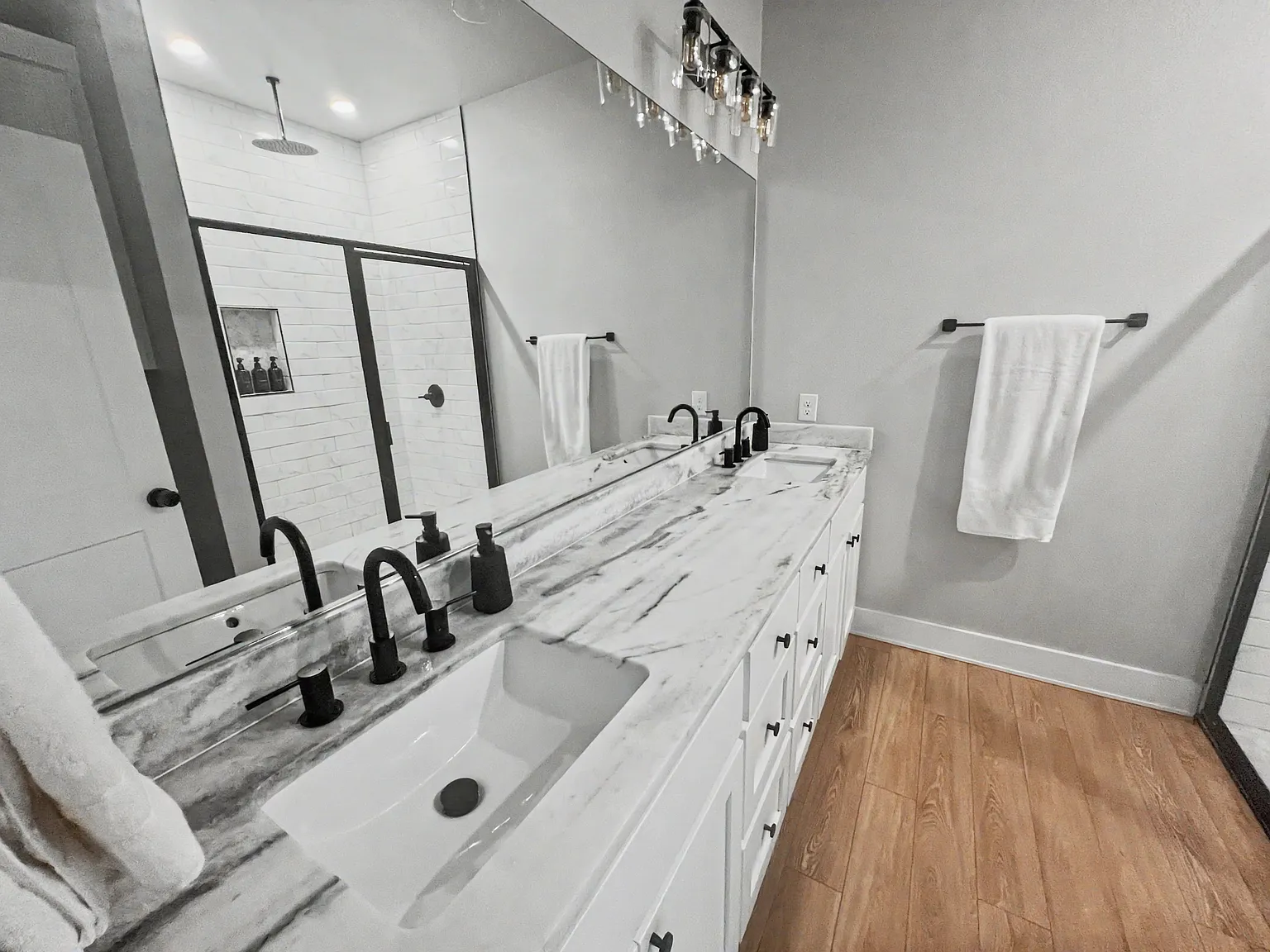 3 bed, 2089 sqft, $2,250 — Photo 2
