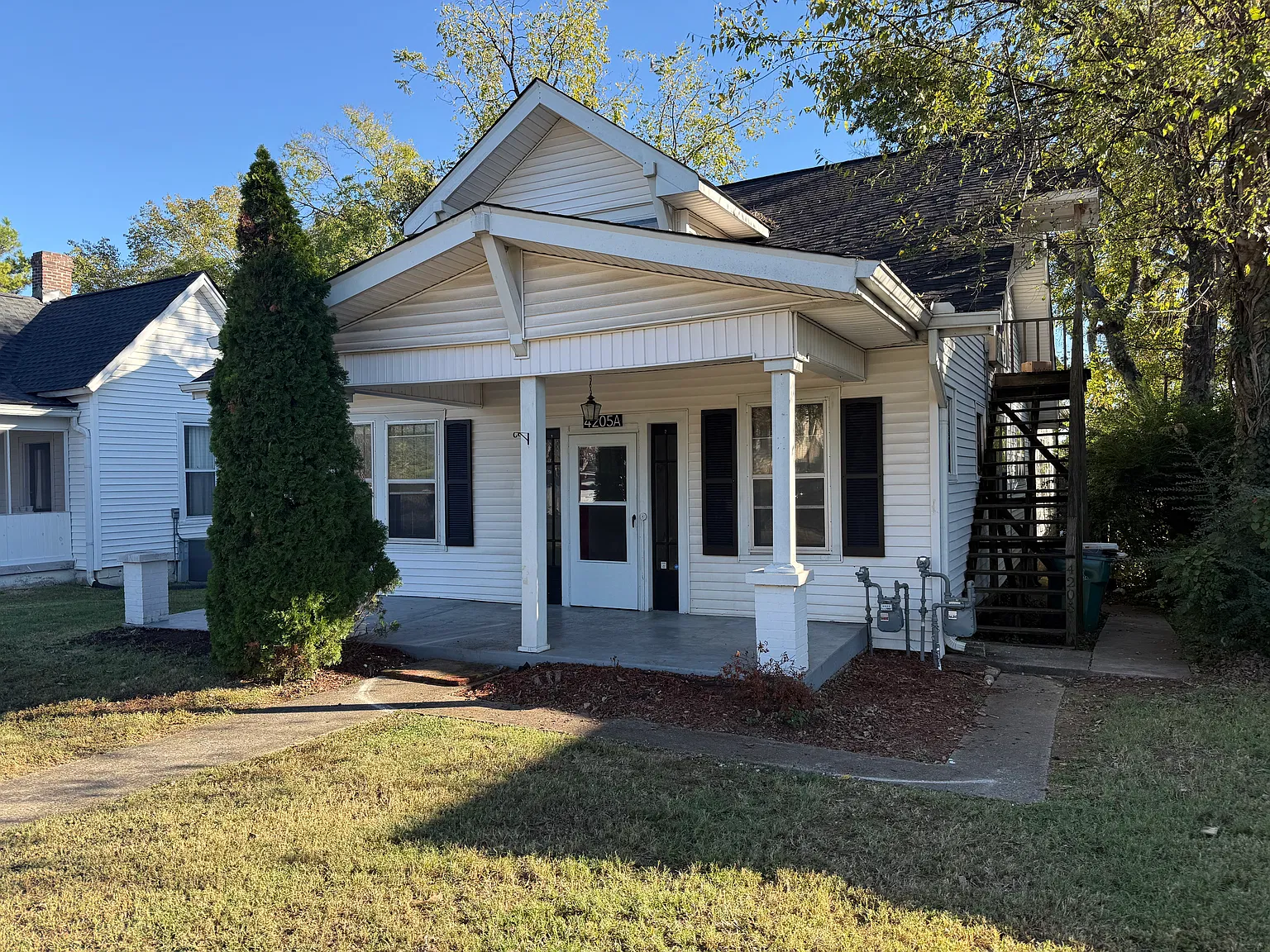 2 bed, 1300 sqft, $2,400 — Photo 1
